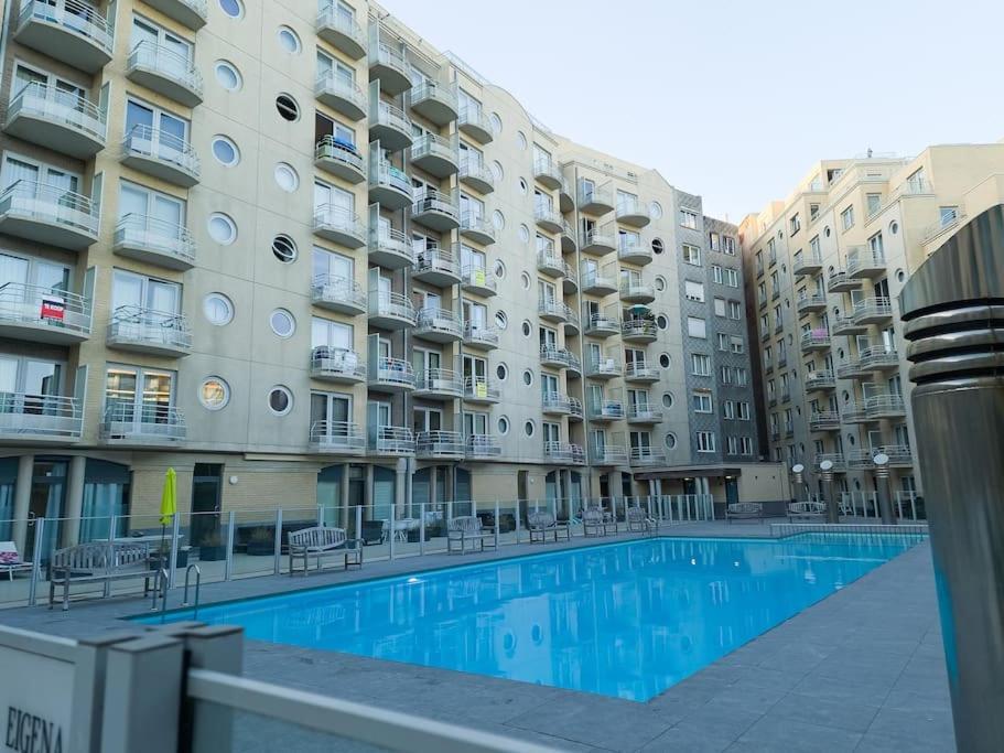Cozy With Pool Close To The Sea Ostend